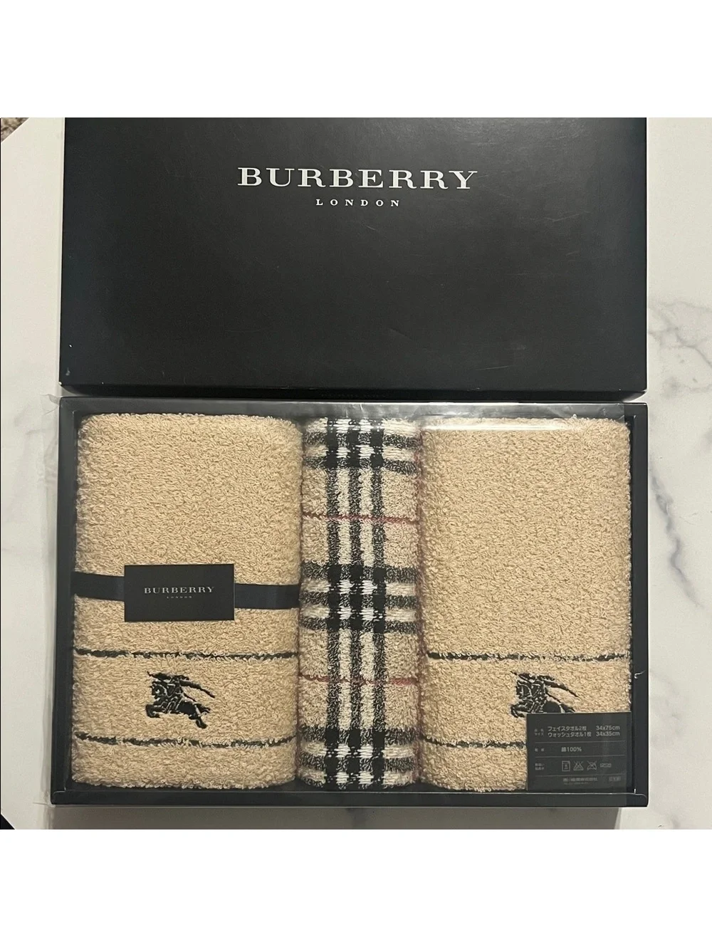 Burberry elegant towel